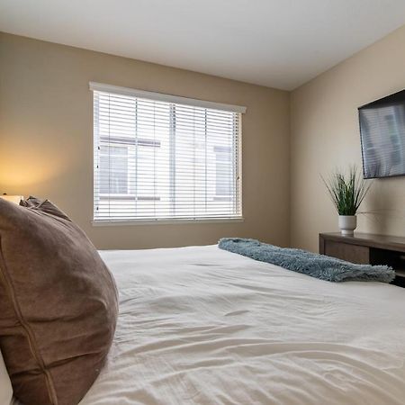 Bell Location Santa Clarita Exterior photo