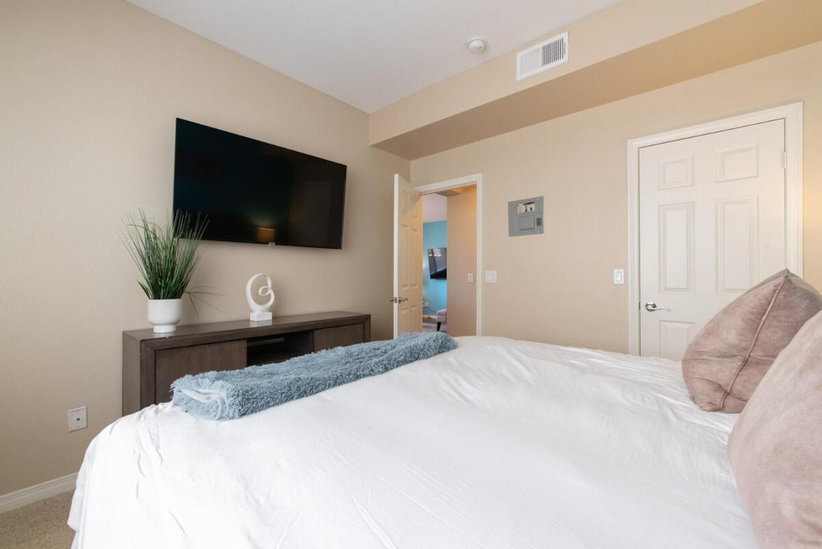 Bell Location Santa Clarita Exterior photo
